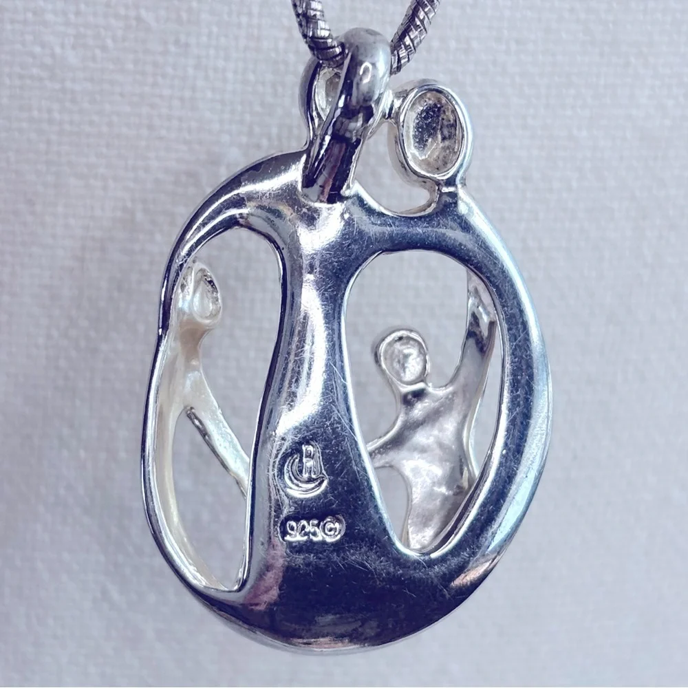 Family of Five Pendant Necklace .925 Sterling Silver Parents & Three Children‎